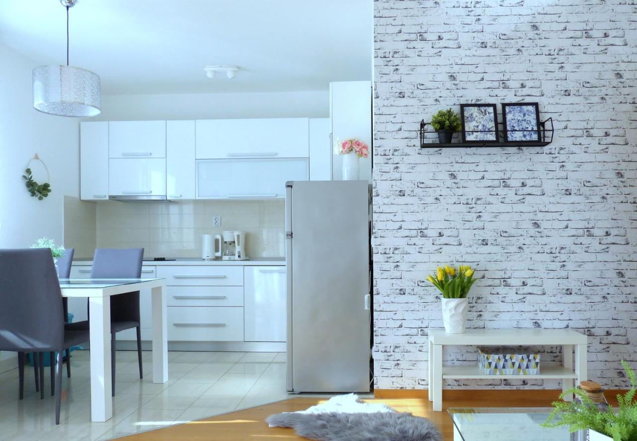 Iris Beach Apartments Kaštela Екстериор снимка