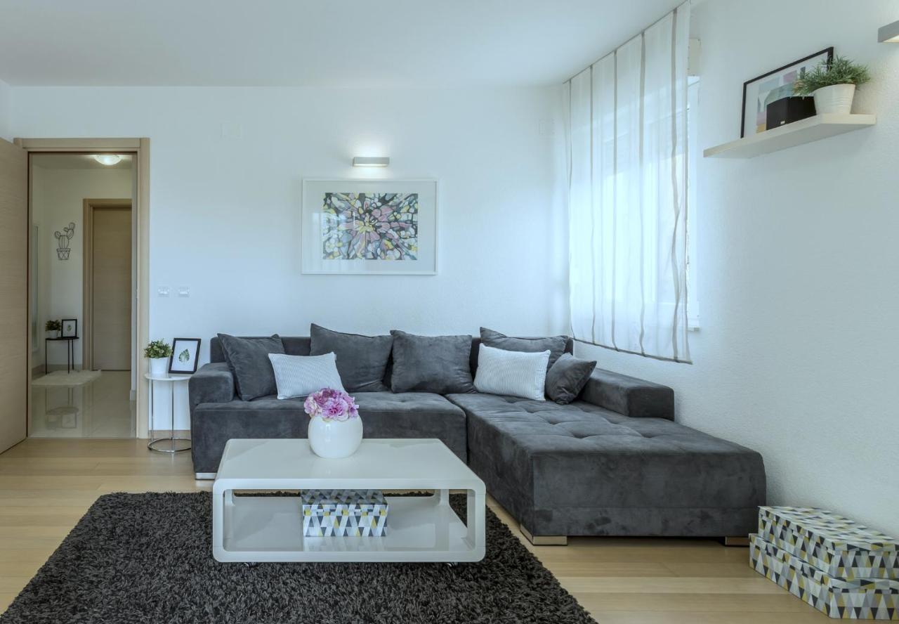 Iris Beach Apartments Kaštela Екстериор снимка