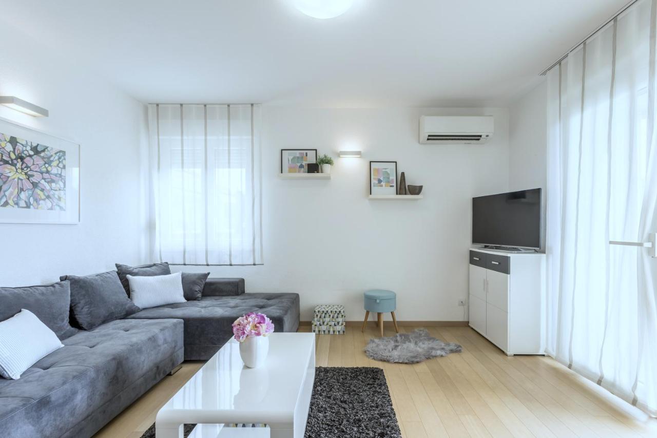 Iris Beach Apartments Kaštela Екстериор снимка