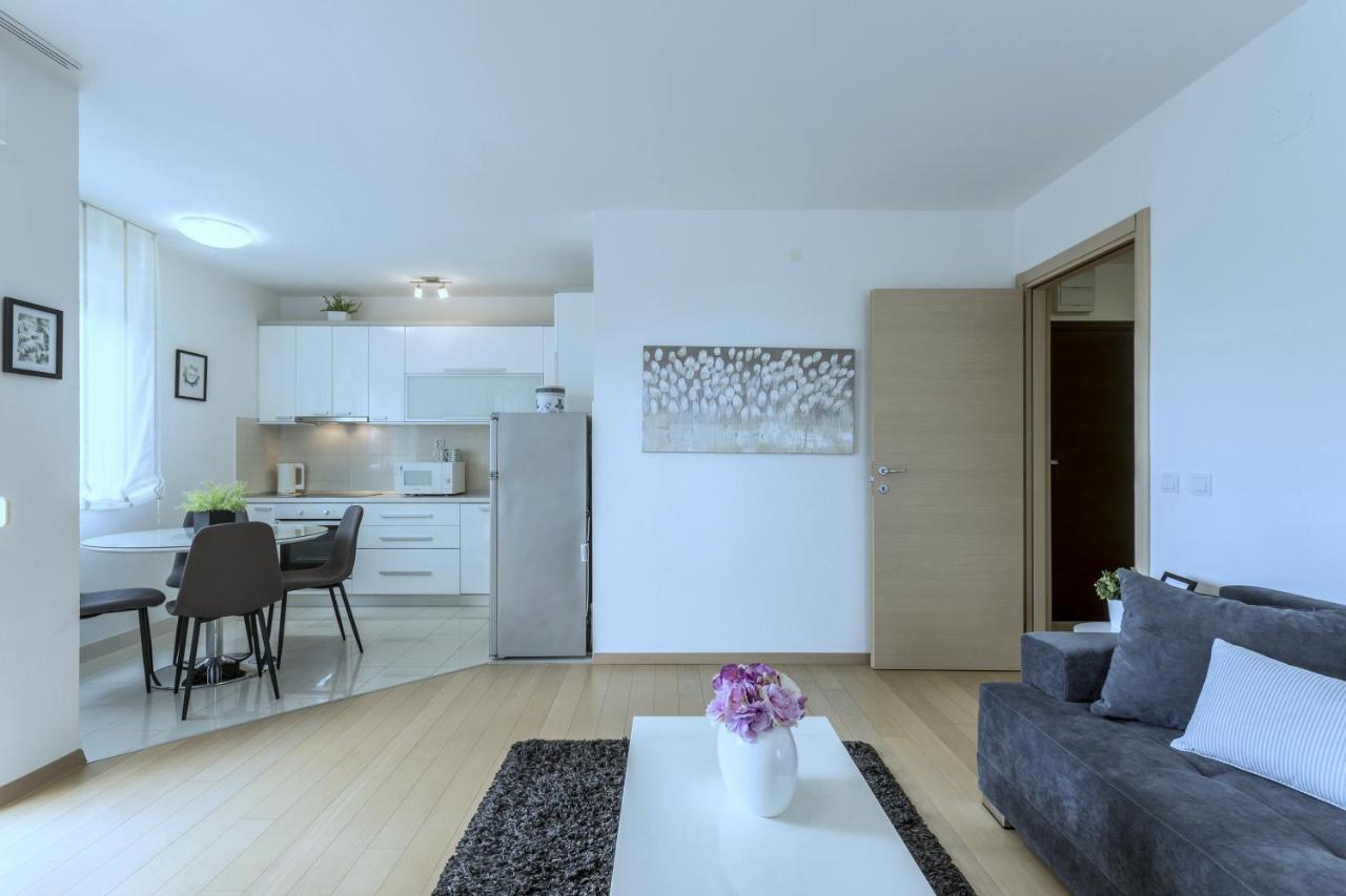 Iris Beach Apartments Kaštela Екстериор снимка
