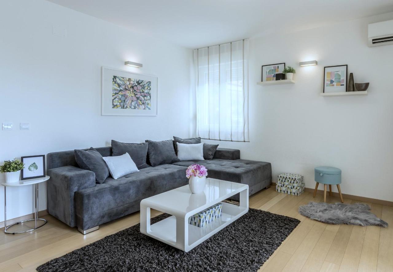 Iris Beach Apartments Kaštela Екстериор снимка