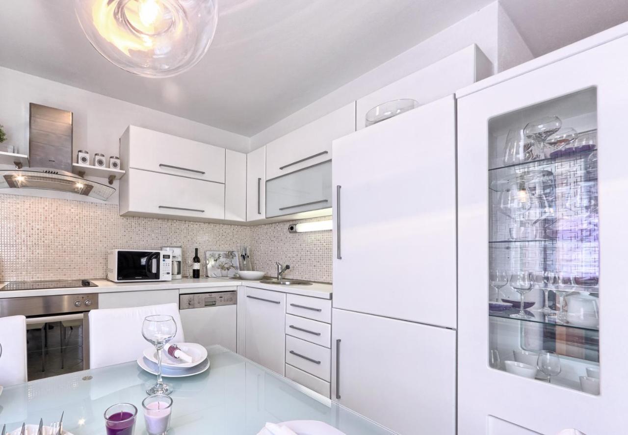 Iris Beach Apartments Kaštela Екстериор снимка