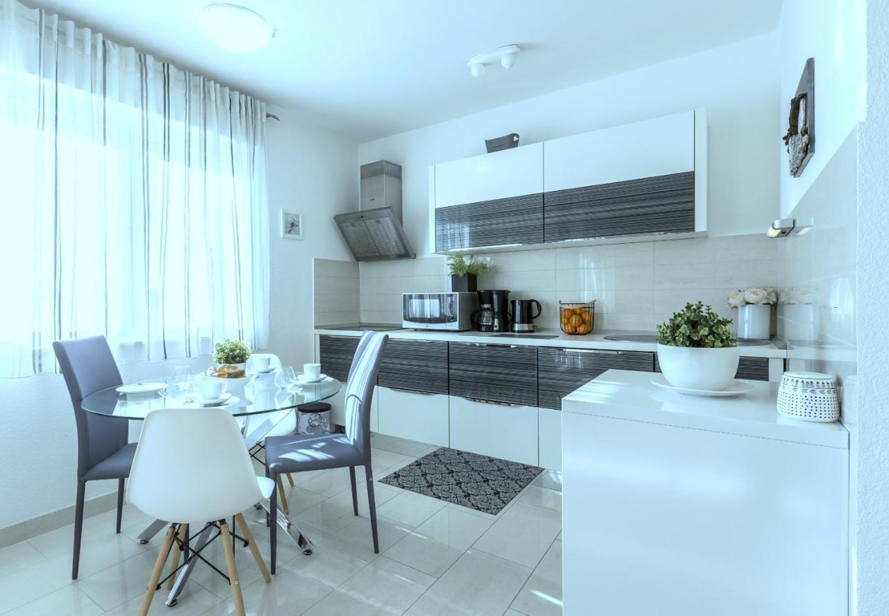 Iris Beach Apartments Kaštela Екстериор снимка