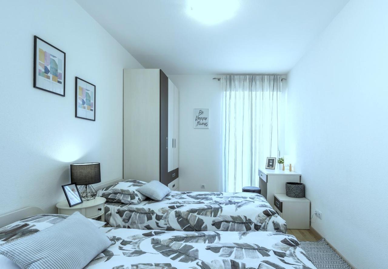 Iris Beach Apartments Kaštela Екстериор снимка